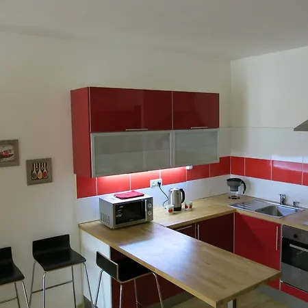 Apartment-studio With Terrace Jatecni Appartement *